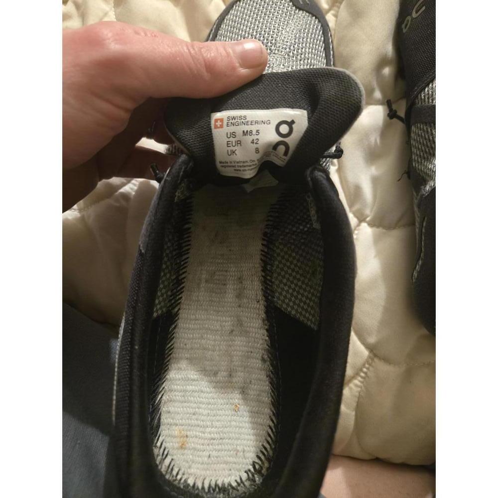 On Running Men's 8.5 Cloud Sneakers - Black and Gray - Picture 5 of 5